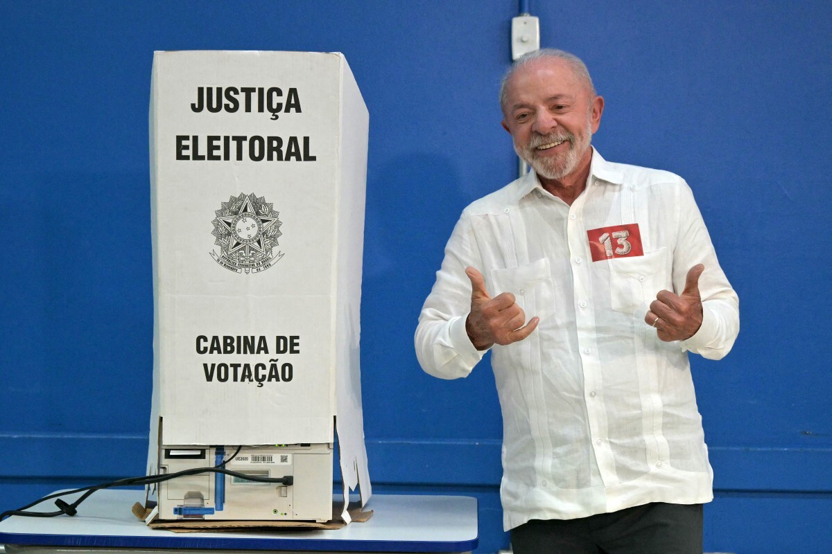 Lula vota em em S&atilde;o Bernardo do Campo, no ABC paulista - NELSON ALMEIDA/AFP