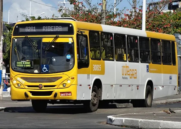 O TTRE-BA determinou a reposição de 100% da frota sob multa de R$ 1 milhão por hora de descumprimento/Agência Brasil