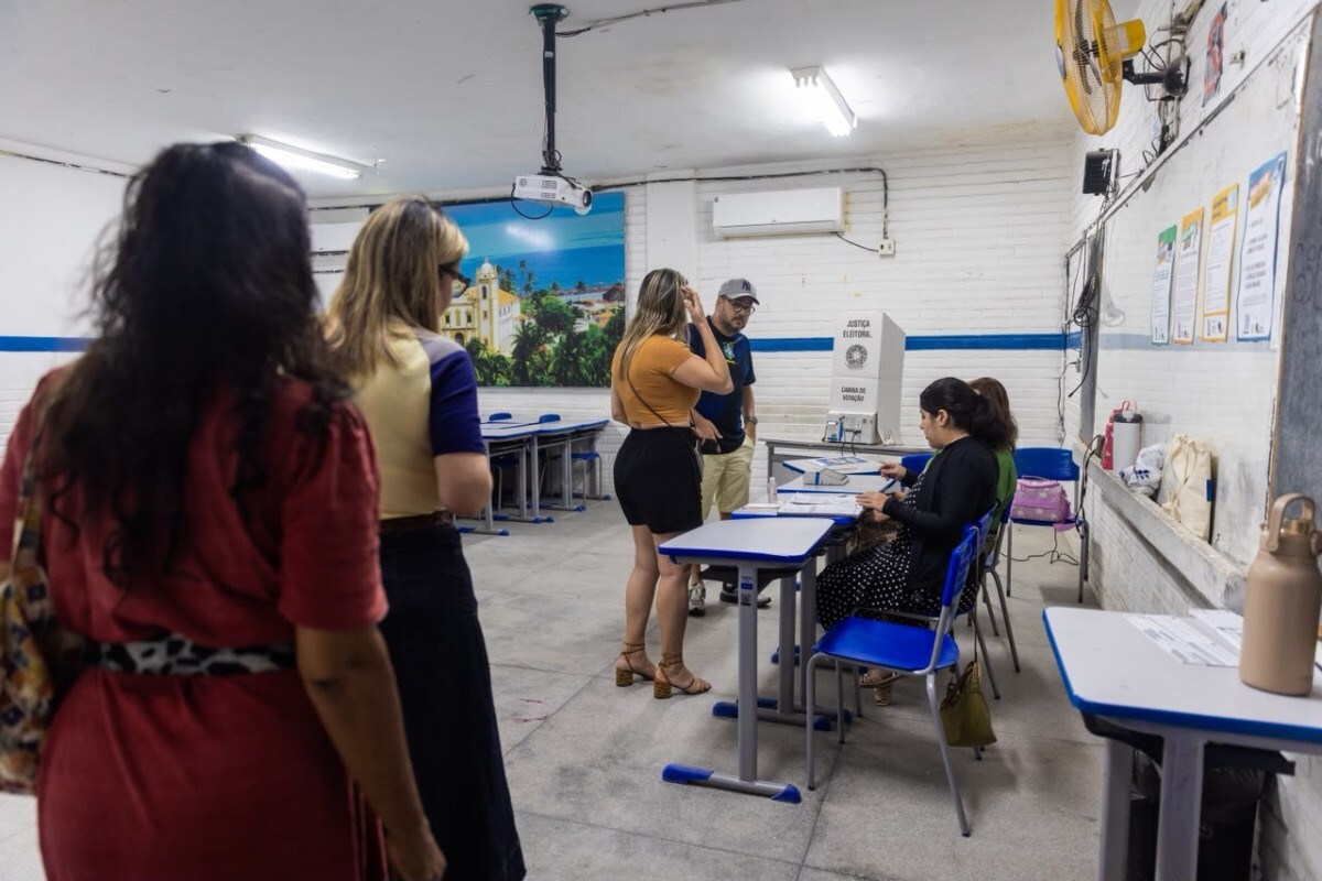Se&ccedil;&otilde;es no Recife com movimenta&ccedil;&atilde;o intensa, mas tranquila, na manh&atilde; deste domingo (25) - Karol Rodrigues/DP Foto