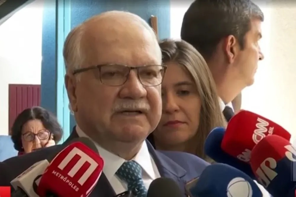 Presidente do STF, ministro Edson Fachin, concede entrevista após votar no segundo turno das eleições 2026/Reprodução/CNN