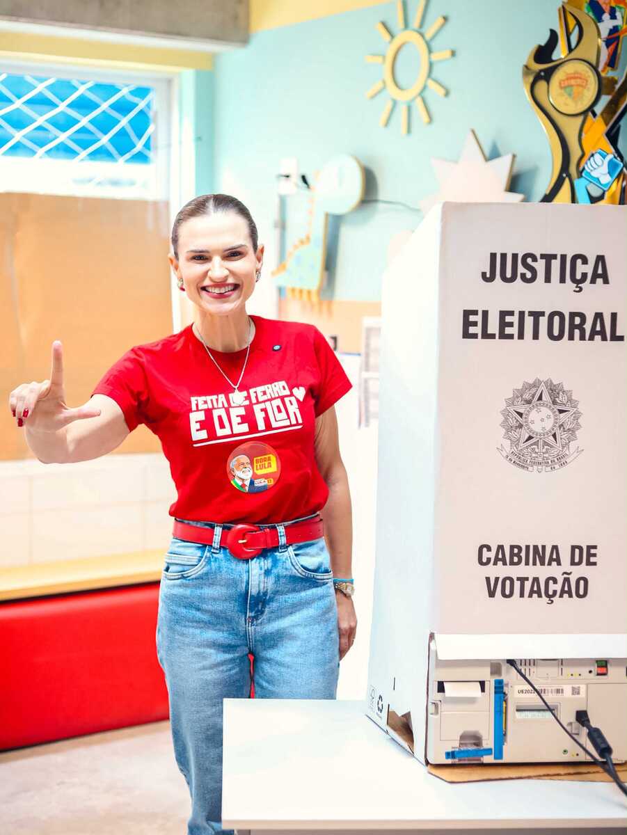 Mar&iacute;lia Arraes (PDT) vota no Recife e acompanha a apura&ccedil;&atilde;o ao lado de Lula, em S&atilde;o Paulo - Foto: Crysli Viana