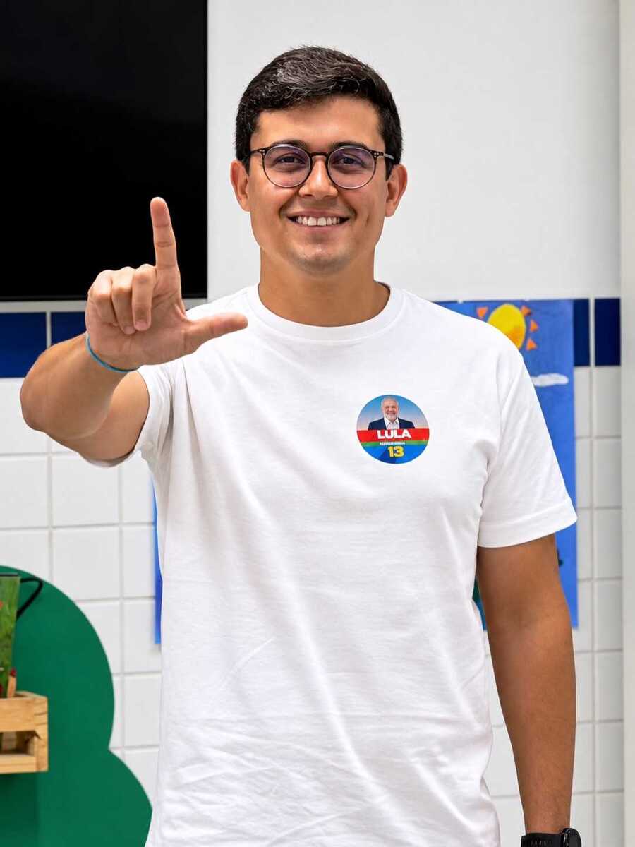 Prefeito do Recife, Victor Marques: "Dia hist&oacute;rico para a democracia do nosso pa&iacute;s!" - Reprodu&ccedil;&atilde;o/Redes sociais