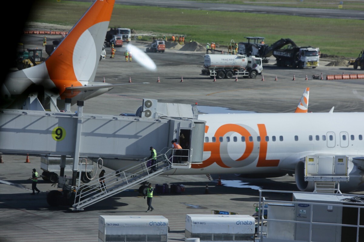 Segundo companhias aéreas, três decolagens foram canceladas por motivos operacionais/Maurício Ferry/DP Foto