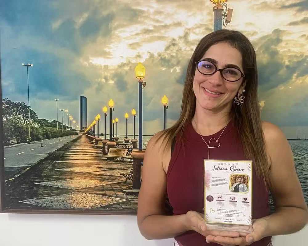 Juliana Ribeiro, de 39 anos, era servidora pública e foi morta a tiros pelo ex-companheiro no Ibura/Reprodução/Redes sociais