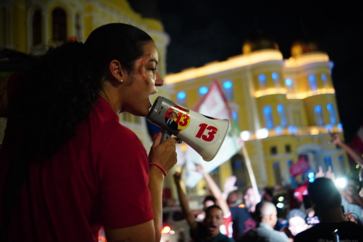 Ruas do Marco Zero, no Centro do Recife, foram lotadas por eleitores de Lula (Foto: Rafael Vieira/DP Foto)