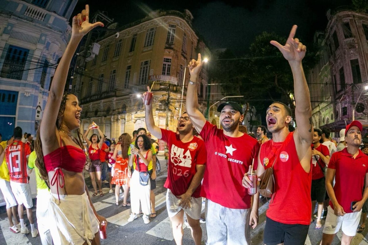 Apoiadores de Lula celebram reeleição (Foto: Rafael Vieira/DP Foto)