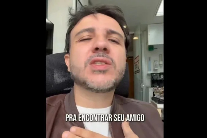 Reprodução/X/Renan Santos publicou vídeo nas redes sociais sobre o senador Flávio Bolsonaro