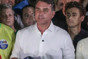 Fl&aacute;vio Bolsonaro ficar&aacute; sem cargo p&uacute;blico a partir de 1&deg; de janeiro
