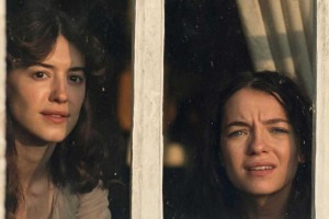 Daisy Edgar-Jones e Esm&eacute; Creed-Miles interpretam as duas irm&atilde;s representadas pelo t&iacute;tulo