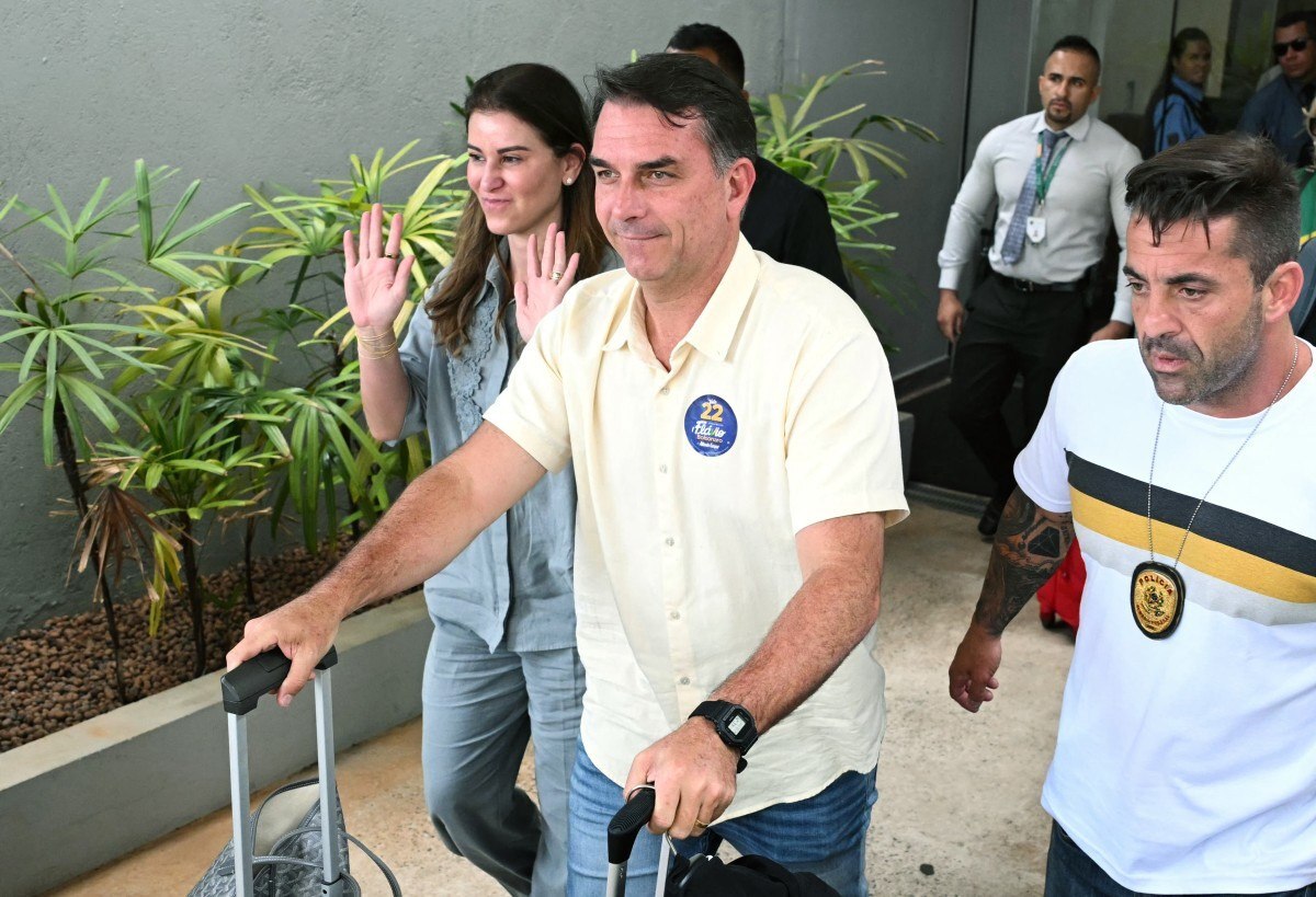 "Candidatura movida por autoprote&ccedil;&atilde;o", diz ministra; "evas&atilde;o &eacute; atentado &agrave; Justi&ccedil;a", afirma advogado - Evaristo SA / AFP