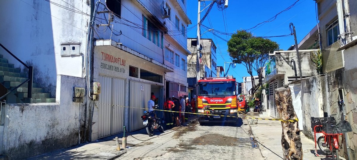 Inc&ecirc;ndio atinge ONG infantil em Bras&iacute;lia Teimosa, na Zona Sul do Recife - Foto: Amauri Lins/DP Foto