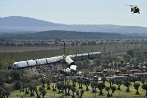  Dois trens de alta velocidade colidiram na Espanha