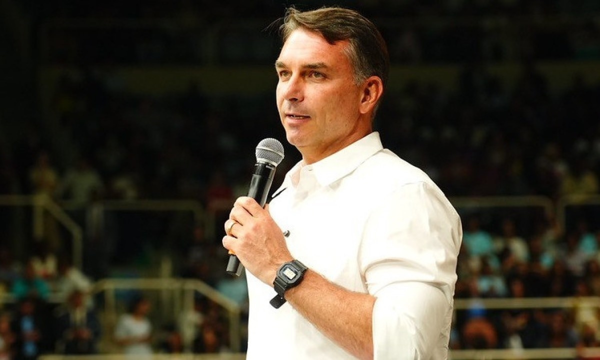 Flávio Bolsonaro manteve um plano de fuga para os Estados Unidos/Charles Vieira/Divulgação