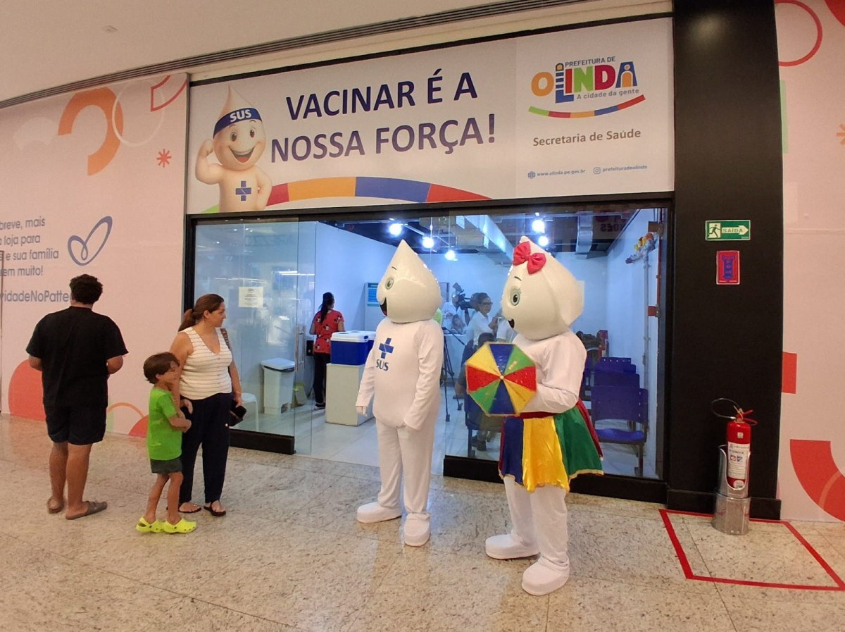 Vacina está está disponível nas unidades de saúde, policlínicas e no posto de vacinação do Shopping Patteo, em Casa Caiada (Foto: Secon/Olinda)