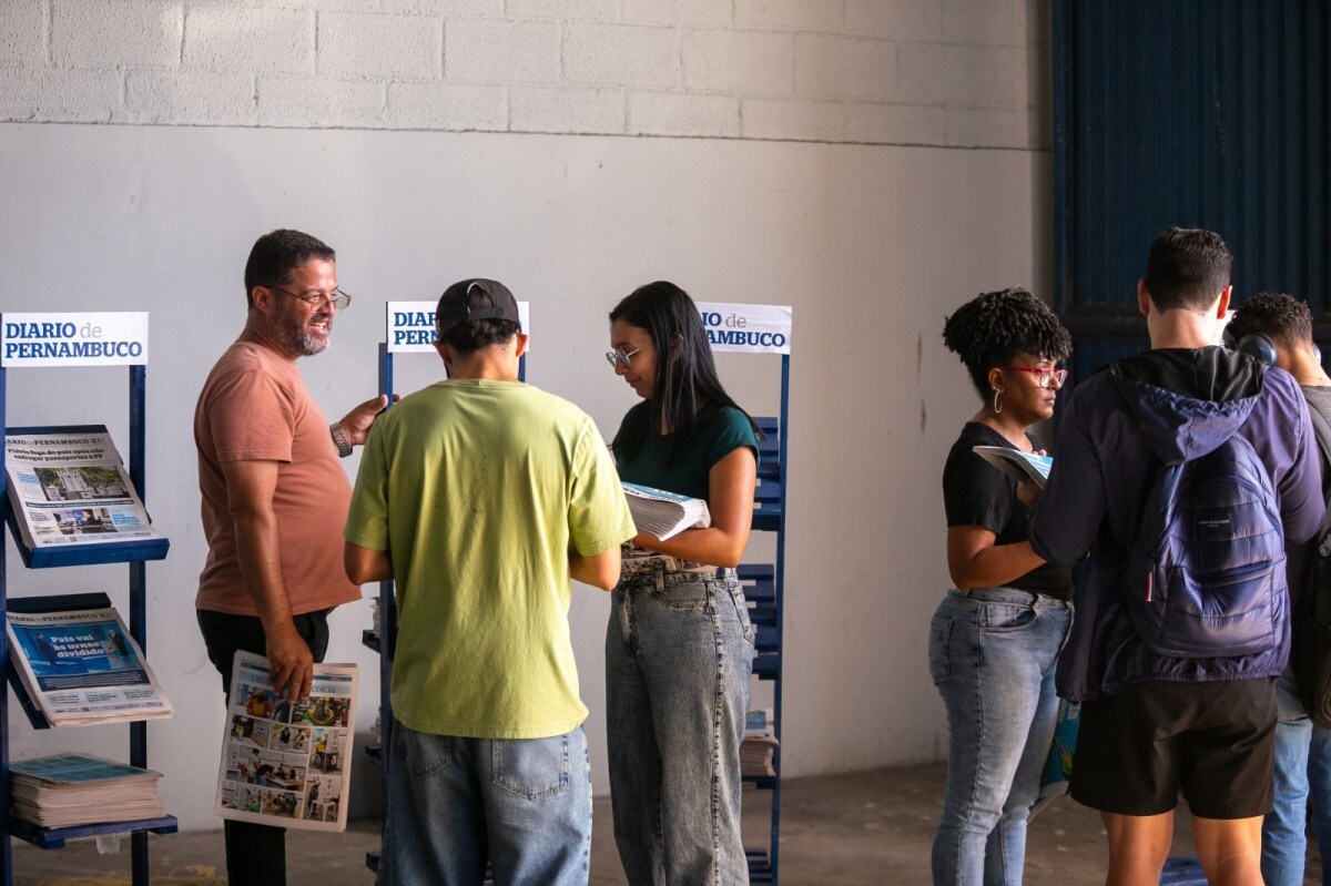 As vendas na sede do veículo começaram às 7h30 e todos os exemplares esgotaram por volta das 10h.  (Rafael Vieira/DP Foto)