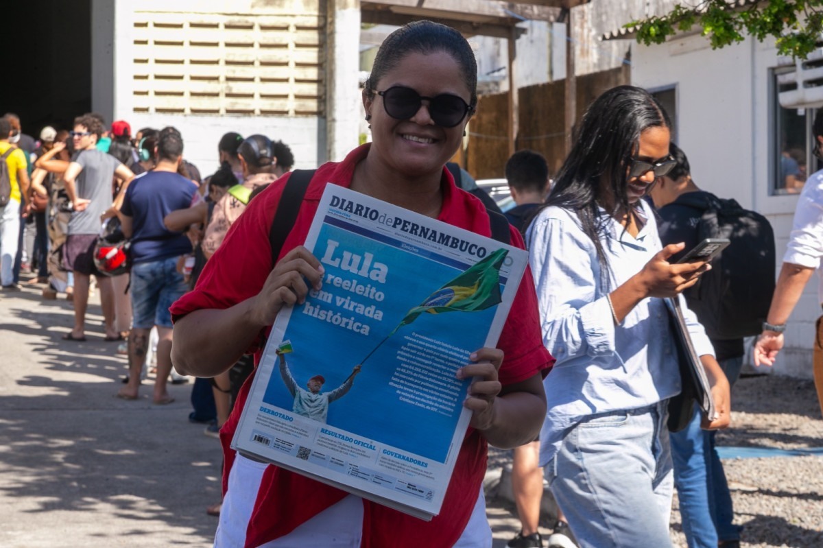 As vendas na sede do veículo começaram às 7h30 e todos os exemplares esgotaram por volta das 10h. /Rafael Vieira/DP Foto