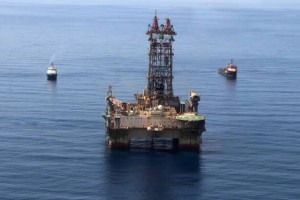 Plataforma petrol&iacute;fera semi-submers&iacute;vel da Petrobras