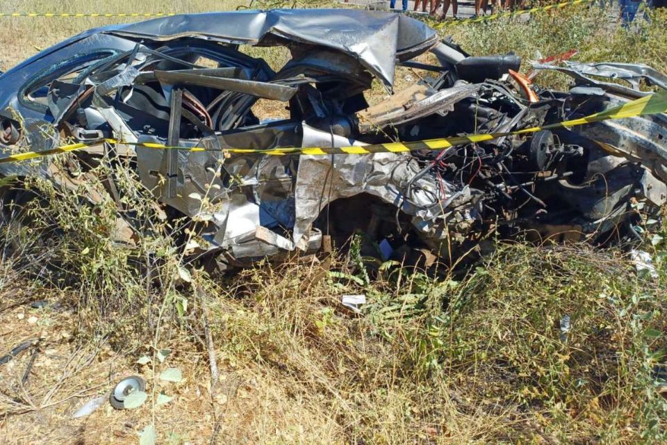 Um dos casos de colisão frontal registrados pela PRF aconteceu em junho deste ano na BR-428, em Santa Maria da Boa Vista, no Sertão de Pernambuco/Foto: Divulgação / PRF