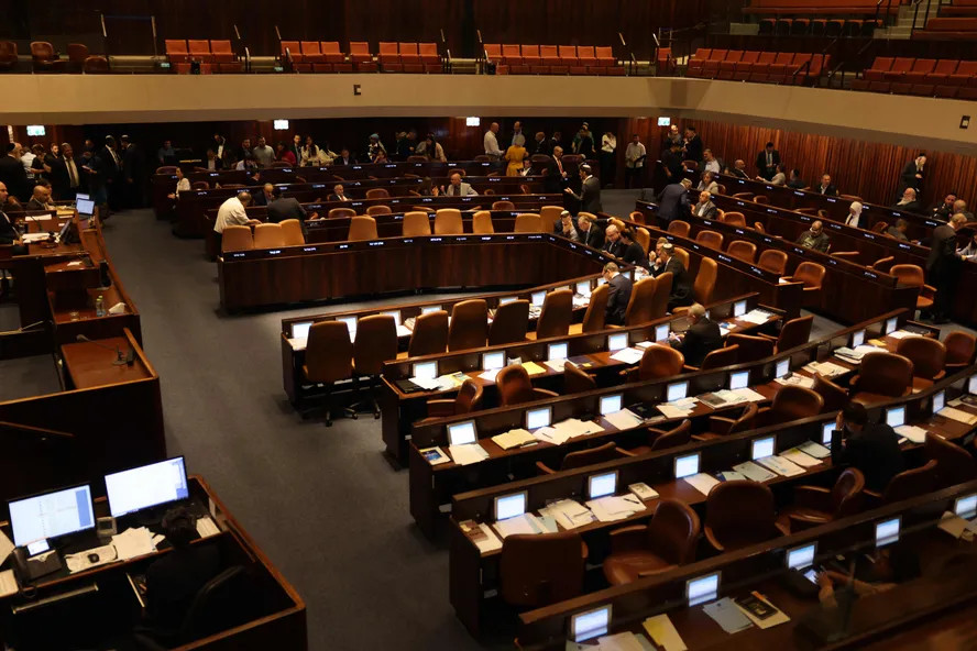 Se as tentativas de formação de governo fracassarem, Israel poderá voltar às urnas no início de 2027/Menahem Kahana/AFP