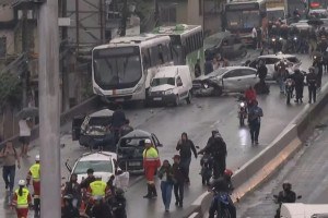 Acidente ocorreu por volta das 6h, na pista lateral da Via Dutra, no sentido Rio de Janeiro