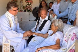 Antonio Vidal, de 91 anos, e Josefa Morais, de 103 anos, moradores de Sert&acirc;nia