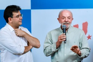 Rafael Fonteles ao lado de Lula em entrevista em Bras&iacute;lia