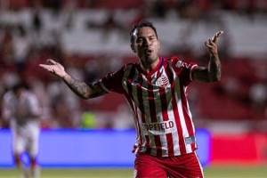 Vin&iacute;cius, atacante do N&aacute;utico
