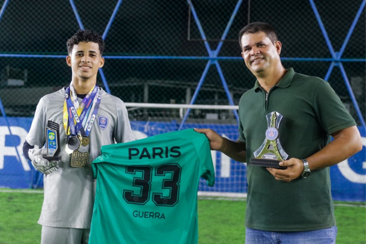  Pai vira motorista de aplicativo no Recife para realizar sonho do filho de ser goleiro nos EUA - Foto: Wesllly Gomes/DP foto