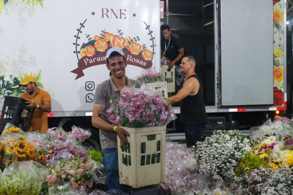 Feira de flores para o Dia de Finados/Weslly Gomes/DP Foto
