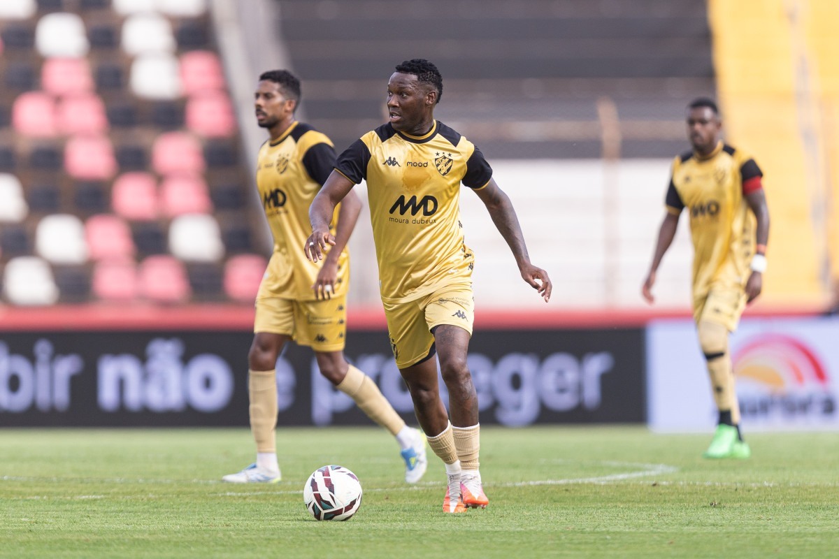 Patrick de Paula lamenta empate, mas v&ecirc; Sport vivo por vaga no G-6: &lsquo;No jogo ainda&rsquo; - Rainier Moura/SCR