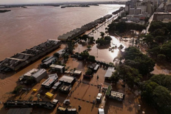 Vista area da rea porturia inundada de Porto Alegre, Rio Grande do Sul, Brasil, tirada em 8 de maio de 2024