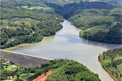 Imagem colorida de represa em Caxias do Sul (RS)