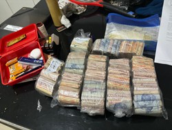 Megaoperao Pertinaz apreendeu dinheiro em espcie que soma R$ 41 mil; Drogas e armas tambm foram apreendidas em ao policial  (Foto: Divulgao/PF)