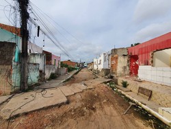 
O deslocamento vertical acumulado  de 1,43m, desde o dia 21 de novembro "e a Defesa Civil no descarta a possibilidade de um sinkhole", ou seja, de abertura de buracos