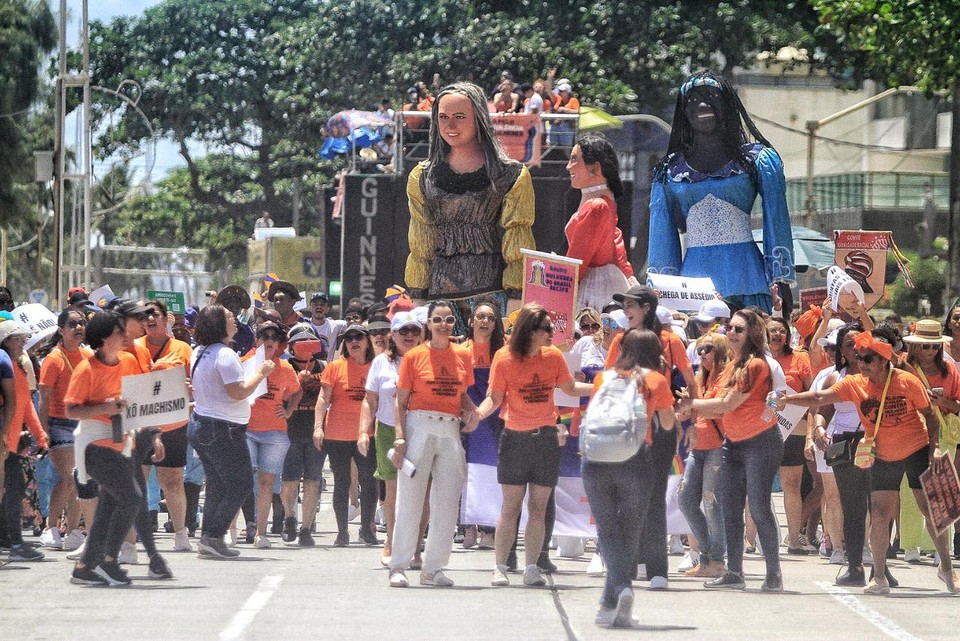 Caminhada pediu o fim da violência doméstica, em Boa Viagem, na Zona Sul do Recife  (Romulo Chico/DP)