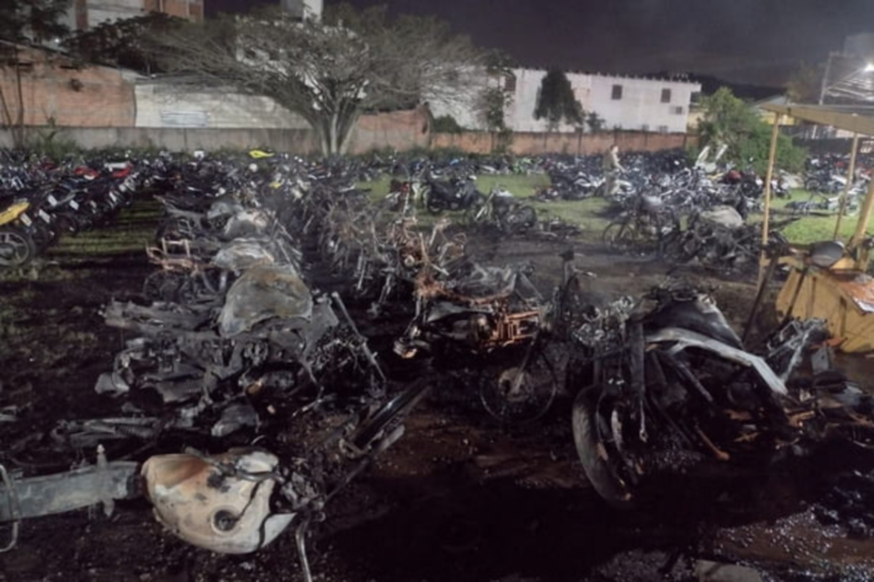 Motos queimadas em Santa Catarina (Crdito: Corpo de Bombeiros)