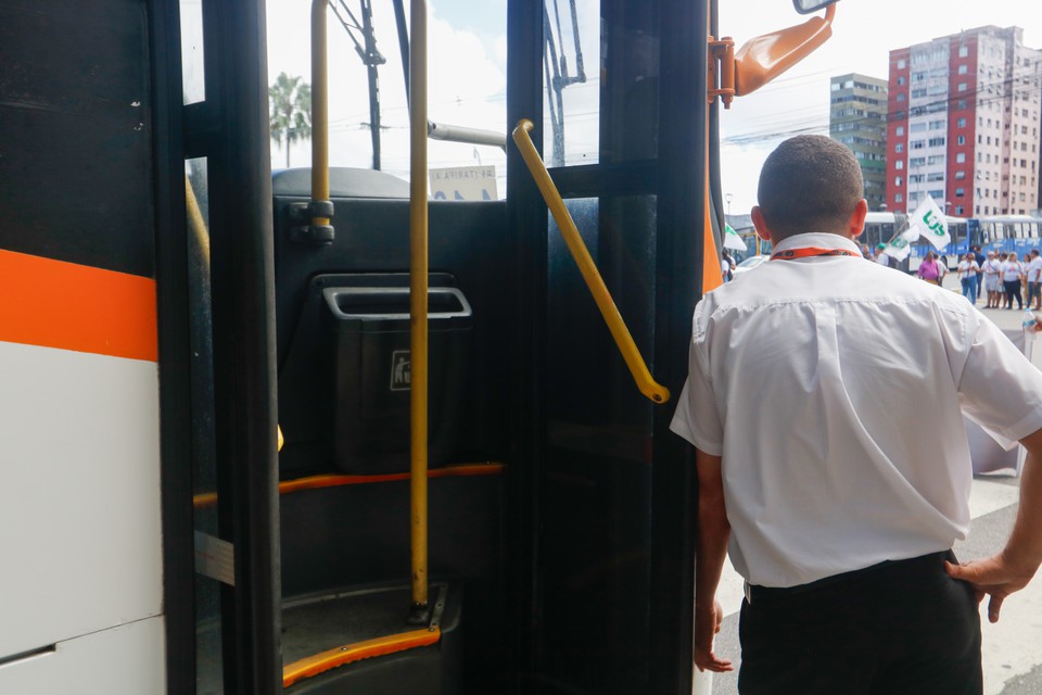 Outro rodoviário, que também não quis se identificar, contou o drama diário do medo de dirigir em meio a violência nos coletivos (Foto: Marina Torres/DP ) Outro rodoviário, que também não quis se identificar, contou o drama diário do medo de dirigir em meio a violência nos coletivos (Foto: Marina Torres/DP )