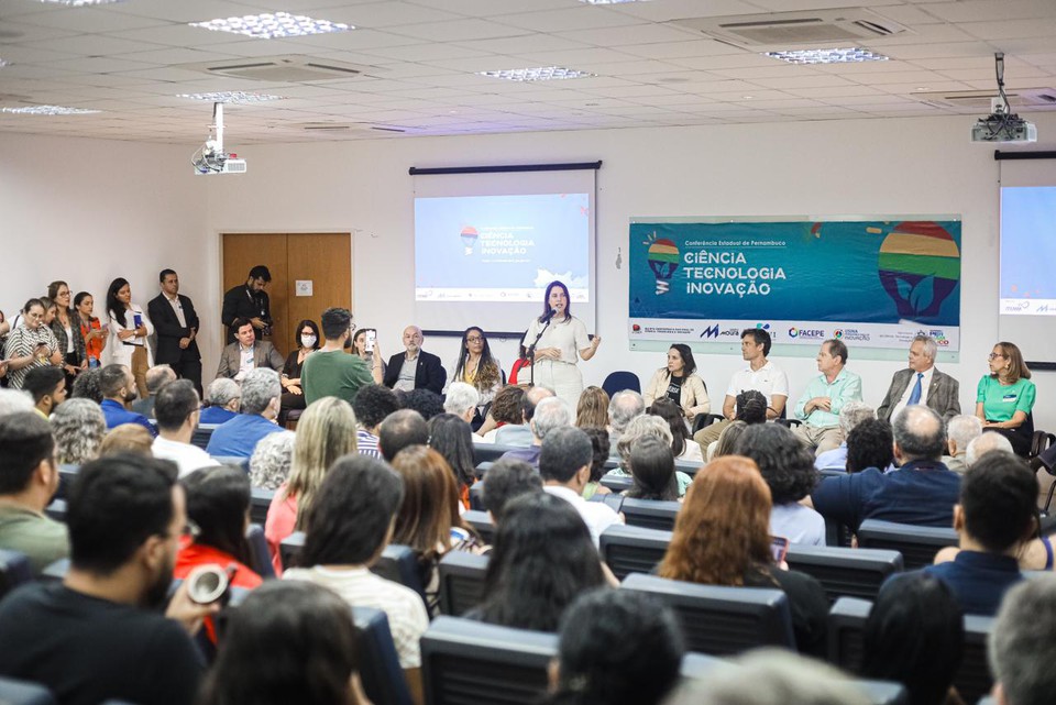 Governadora participou de evento na área de educação  (Foto: Governo de Pernambuco/Divulgação )