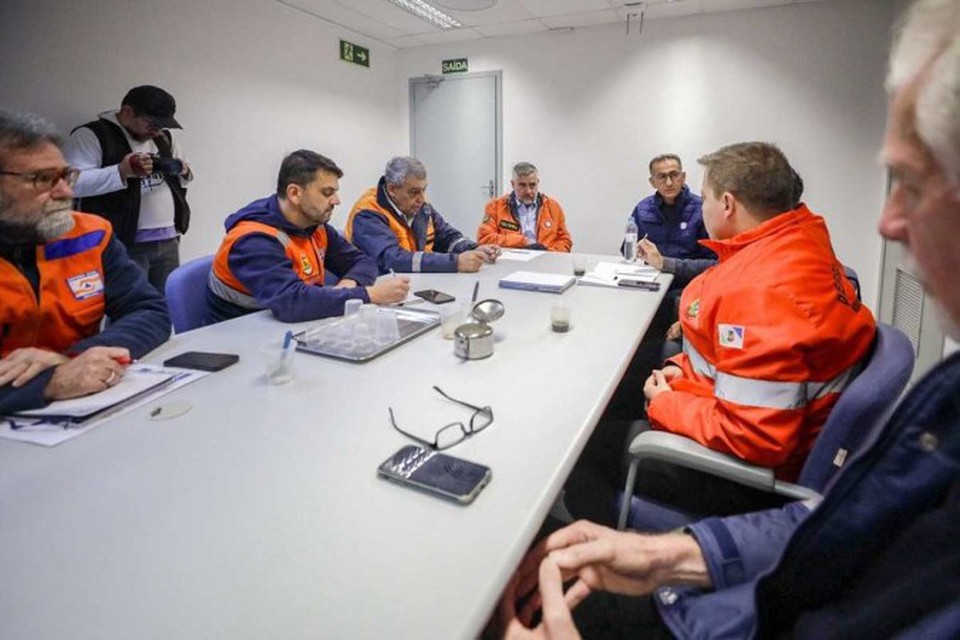 

O governo federal pediu aos prefeitos gachos que enviem planos de trabalho para drenar as guas aps as enchentes  (foto: Lucas Leffa)