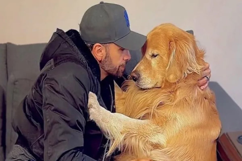 Cachorro Joca com seu tutor, Joo Fantazzini (foto: Reproduo/Instagram)