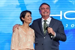 Bolsonaro agradece a Michelle: 'Tem me ajudado a vencer esses desafios' (crédito: Isac Nóbrega/PR)