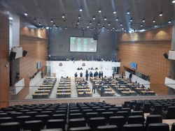 Projeto de privatizao da Sabesp foi aprovado sem presena da oposio no plenrio, que deixou o local por causa de bombas de gs