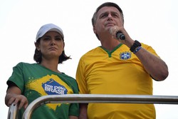 Ato de Bolsonaro é marcado por discursos religiosos, citações da Bíblia e orações  (Foto: NELSON ALMEIDA/AFP

)