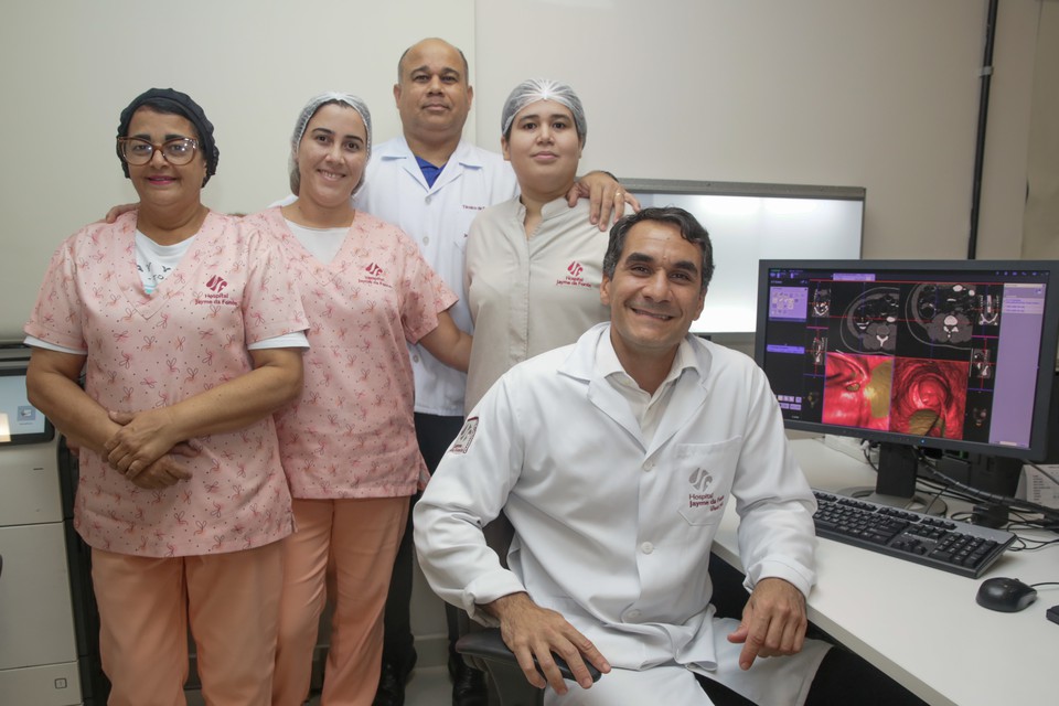 O coordenador e a equipe do Centro de Diagnósticos do Jayme da Fonte (Rafael Vieira/DP)