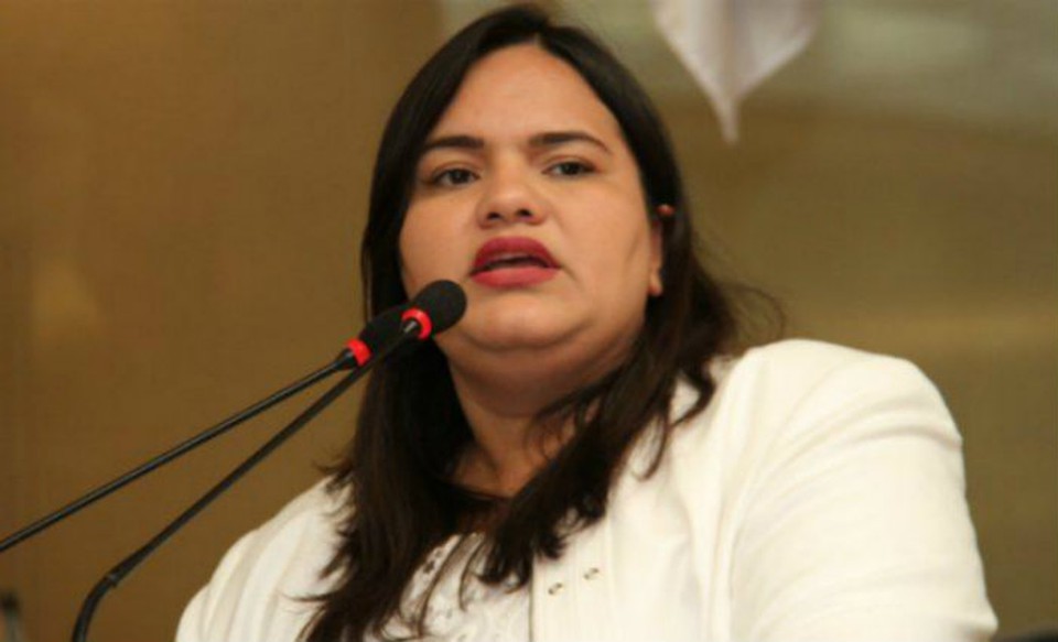 Mivhelle Collins foi contra ttulo  (Foto: Arquivo)