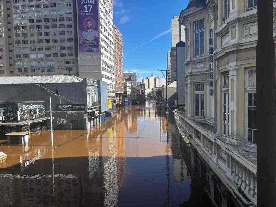 

Sem chuvas no estado, o nvel do Guaba passou de 5,19 metros para 4,92 metros  (foto: Henrique Lessa)