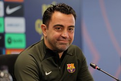 Ele fica! Xavi muda de ideia e permanece no Barcelona em 2025 (LLUIS GENE / AFP)