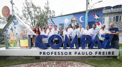 Autoridades pol�ticas visitam Compaz no Recife e Jo�o Campos disponibiliza projeto para replica��o (Foto: Rodolfo Loepert/Prefeitura do Recife)