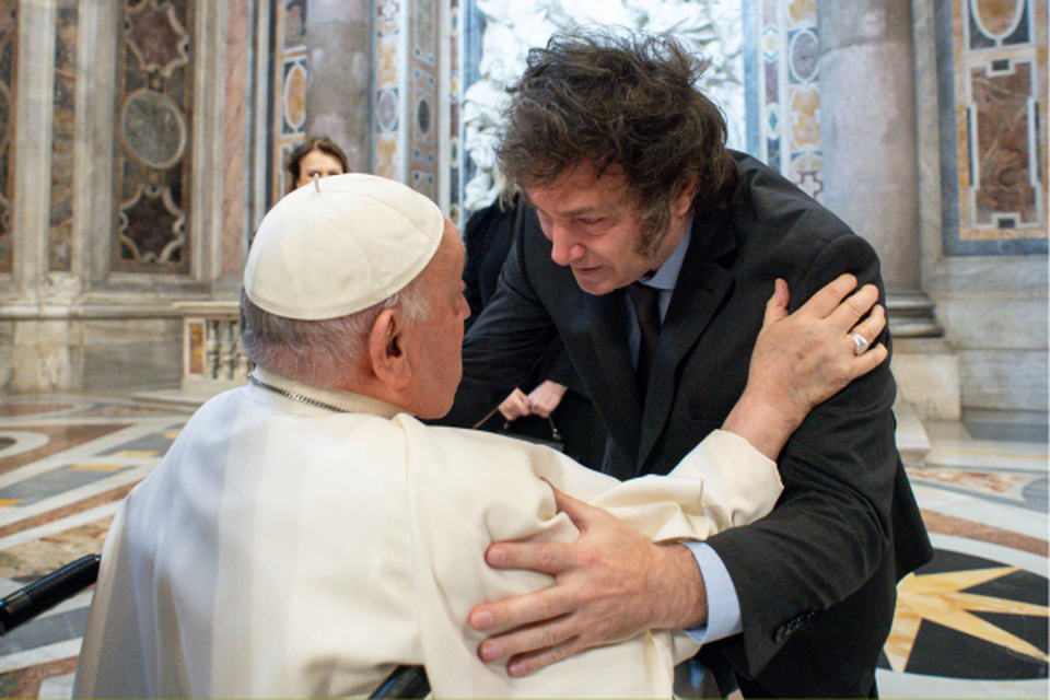 Em 2023 Milei teria dito que o papa  ''o representante do maligno na Terra, ocupando o trono da casa de Deus''. (Crdito: HANDOUT / VATICAN MEDIA / AFP)