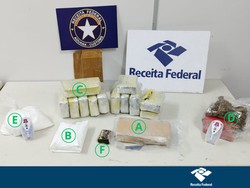 Cocana, maconha, skunk e outras drogas avaliadas em R$ 773 mil so apreendidas pela Receita Federal nos Correios no Recife (Foto: Divulgao/Receita Federal)